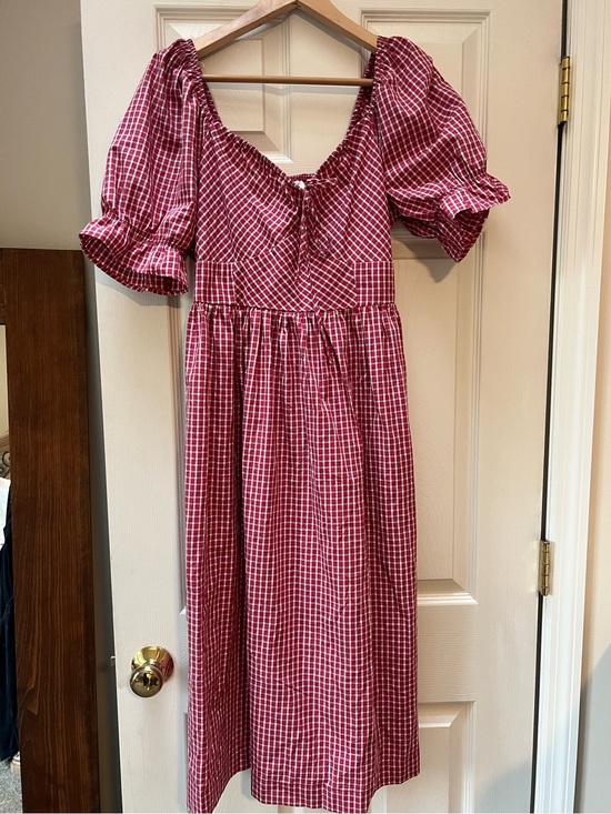 Universal Thread Dresses & Skirts - Red Gingham Puff-Sleeve Midi Dress size Small